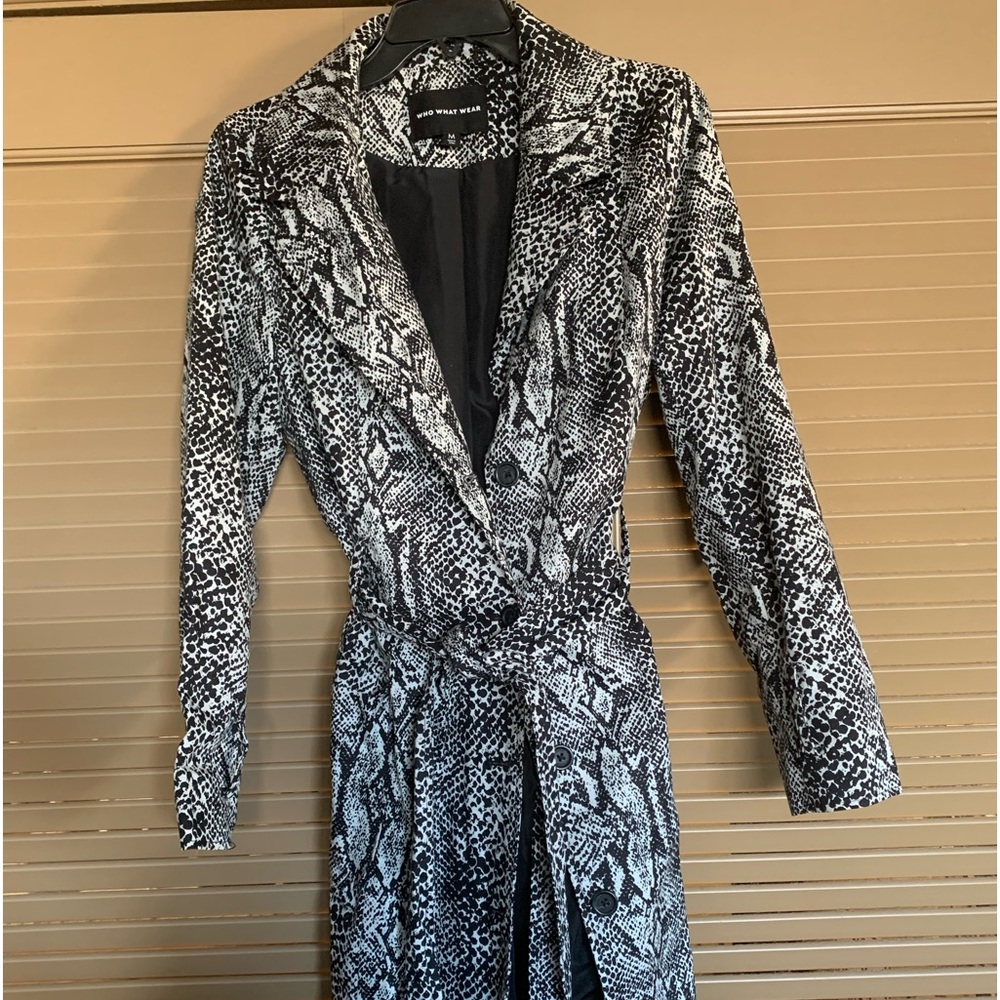 Like new snake print thin coat